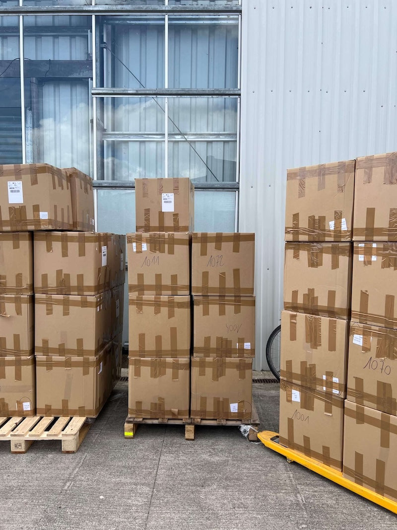 Image de cartons prêts à être envoyés
