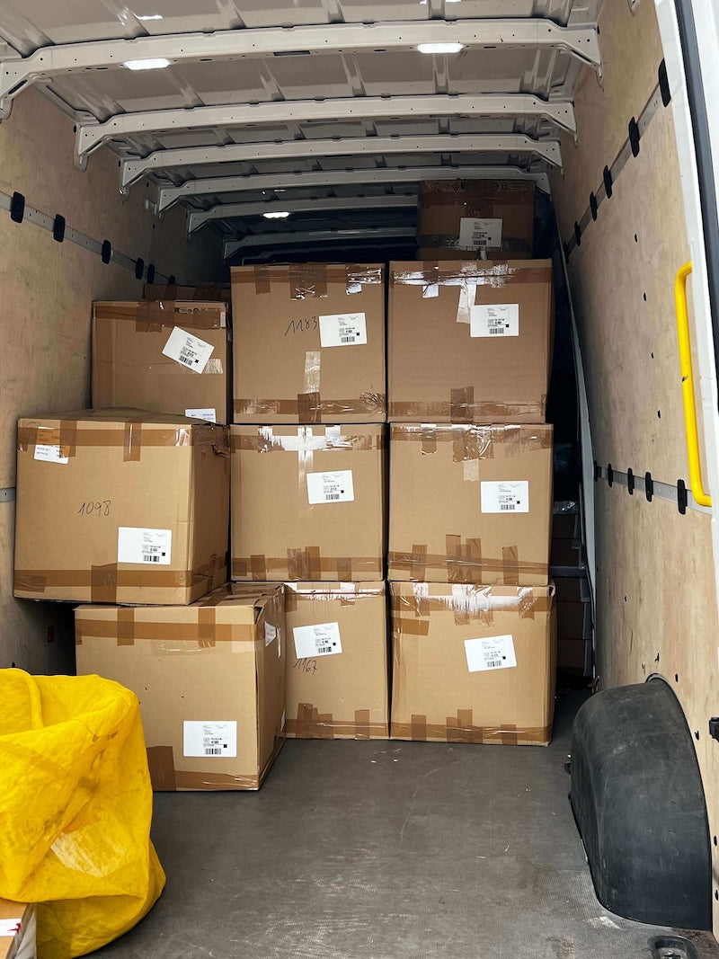 Image de cartons prêts à être envoyés
