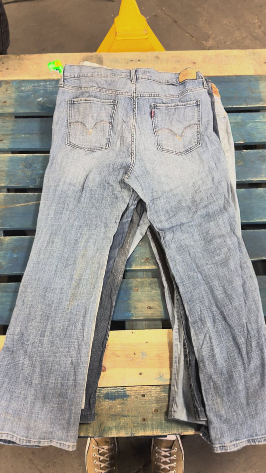 vidéo du produit JEANS LEVIS FEMME
